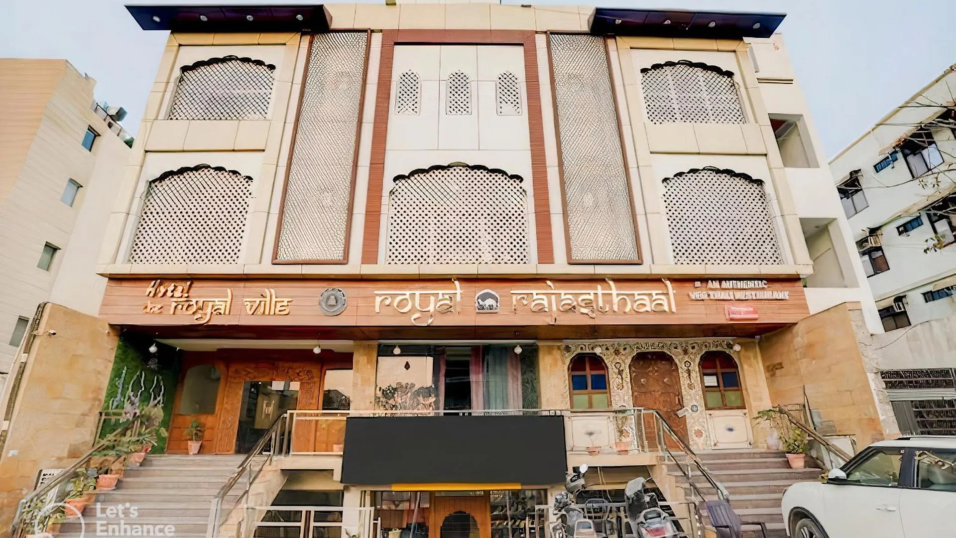 Hotel Sahibs Royal Ville - Near Taj Mahal location